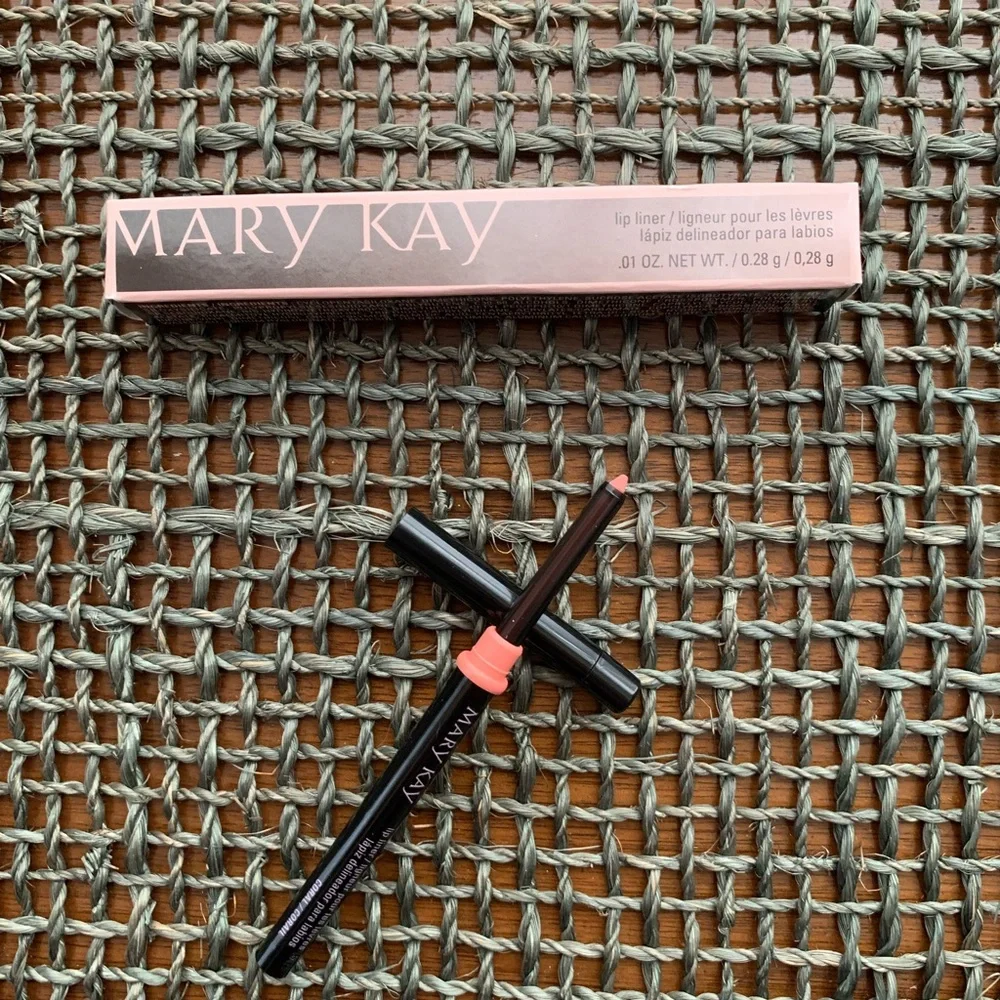 Mary Kay NIP Coral Lip Liner - Picture 4 of 6